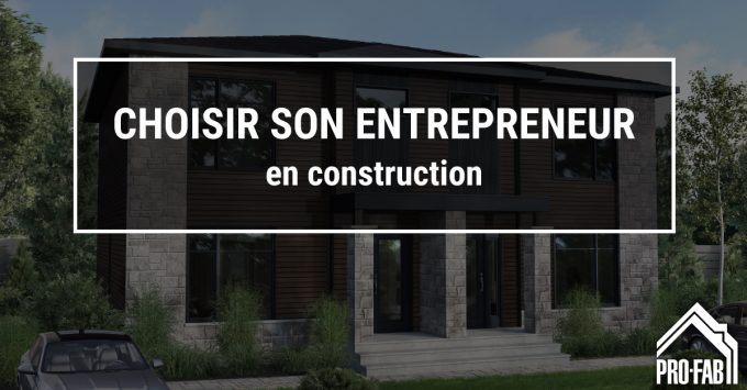 Bannière : Choisir son entrepreneur en construction. Maison préfabriquée en arrière-plan.