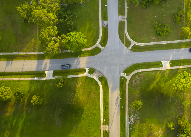 Perpendicular intersection with 4 pieces of land.