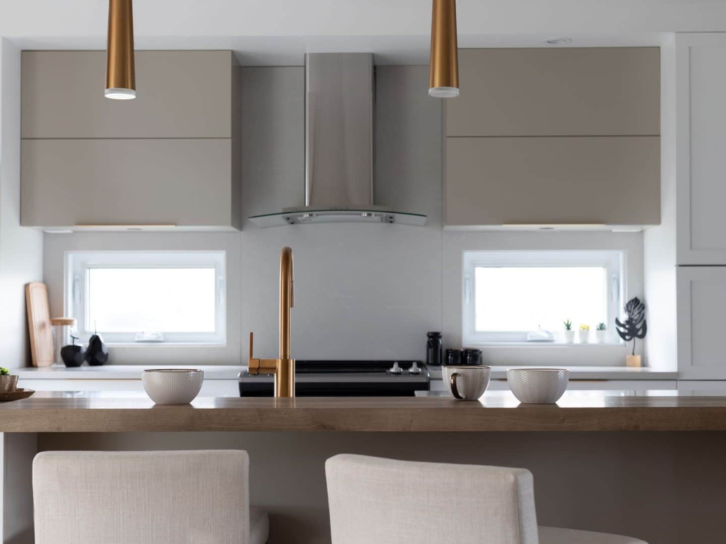 The Citana model is a classic bungalow. We see the kitchen.