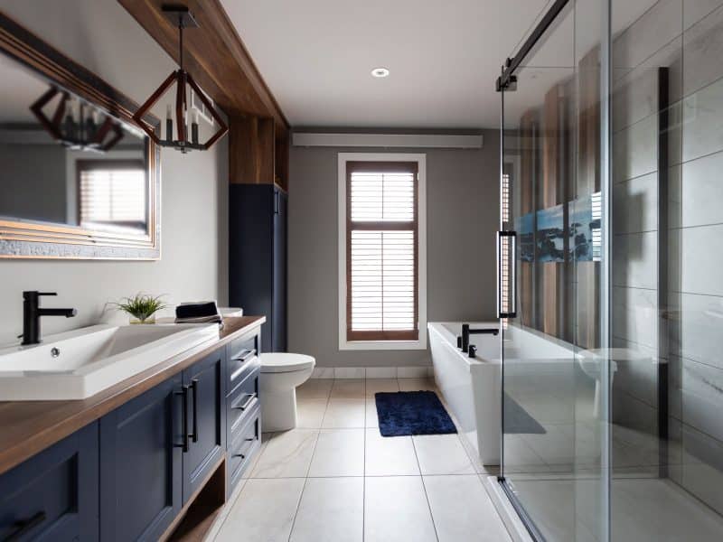 The Citana model is a classic bungalow. We can see the bathroom.