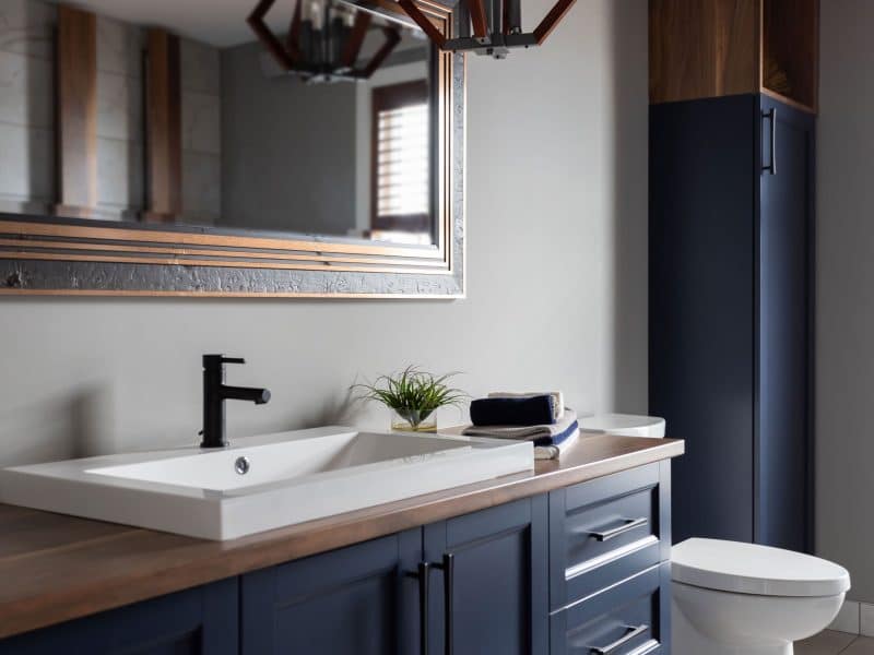 The Citana model is a classic bungalow. We can see the bathroom.