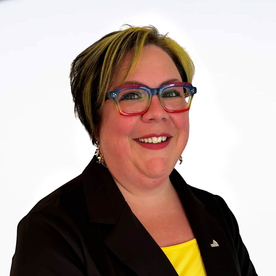 Photographie professionnelle de Brigitte Charland. Représentante pour le site de vente de Sherbrooke.