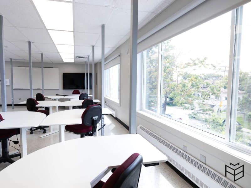 Modular school, seen from a classroom, created by the AMB company