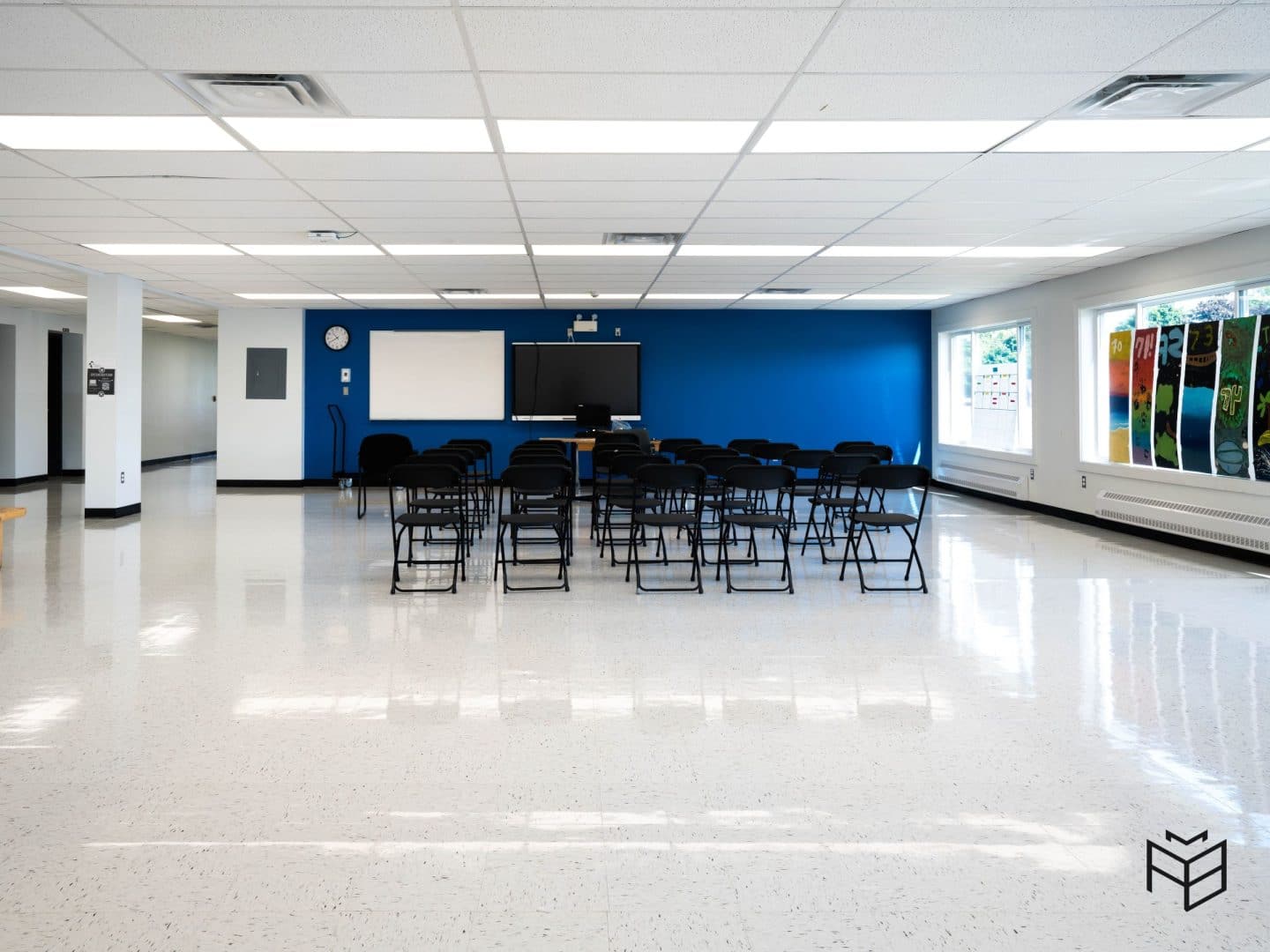 Modular school, seen from a classroom, created by AMB Construction