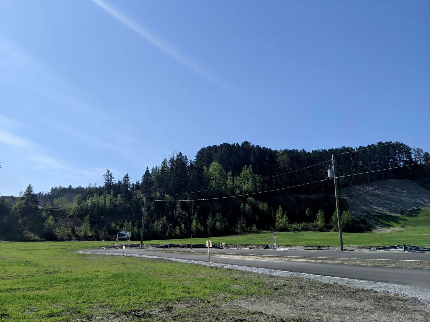 Photo of the landscape at Vallée jonction. A vacant lot for sale.