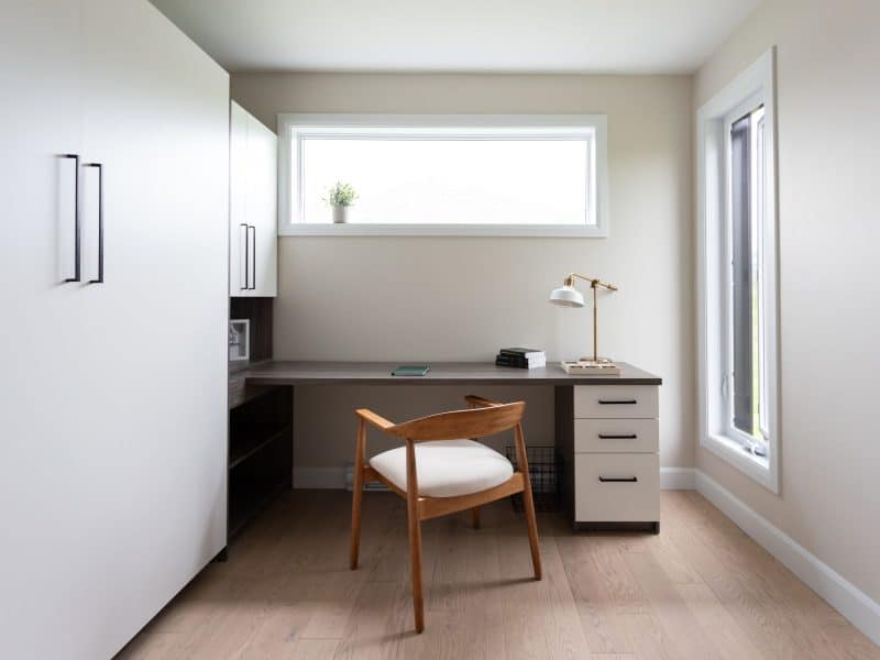 L'Esplanade est un chalet de style méditerranéen. Une réalisation réel avec la secondaires style bureau.