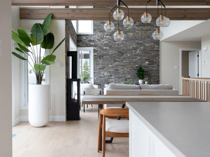 L'Esplanade est un chalet de style méditerranéen. Une réalisation réel avec la vue du salon