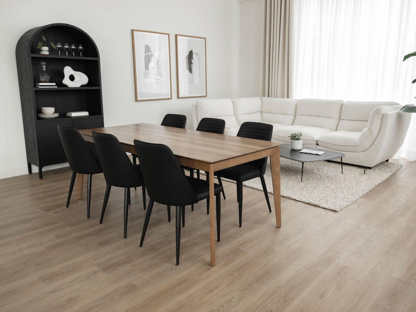 photographie de l'ameublement de LUSINE mobilier design. Le modèle st martin en ambrée foncée.