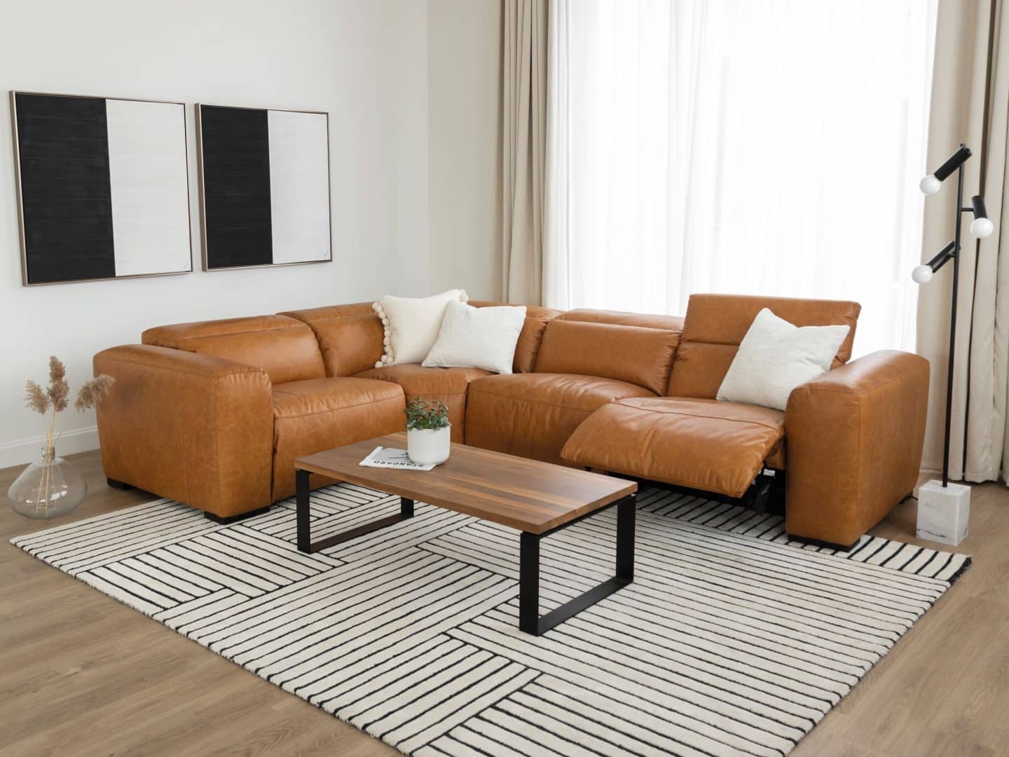photographie de l'ameublement de LUSINE mobilier design. Le modèle Tampa en couleur brandy.