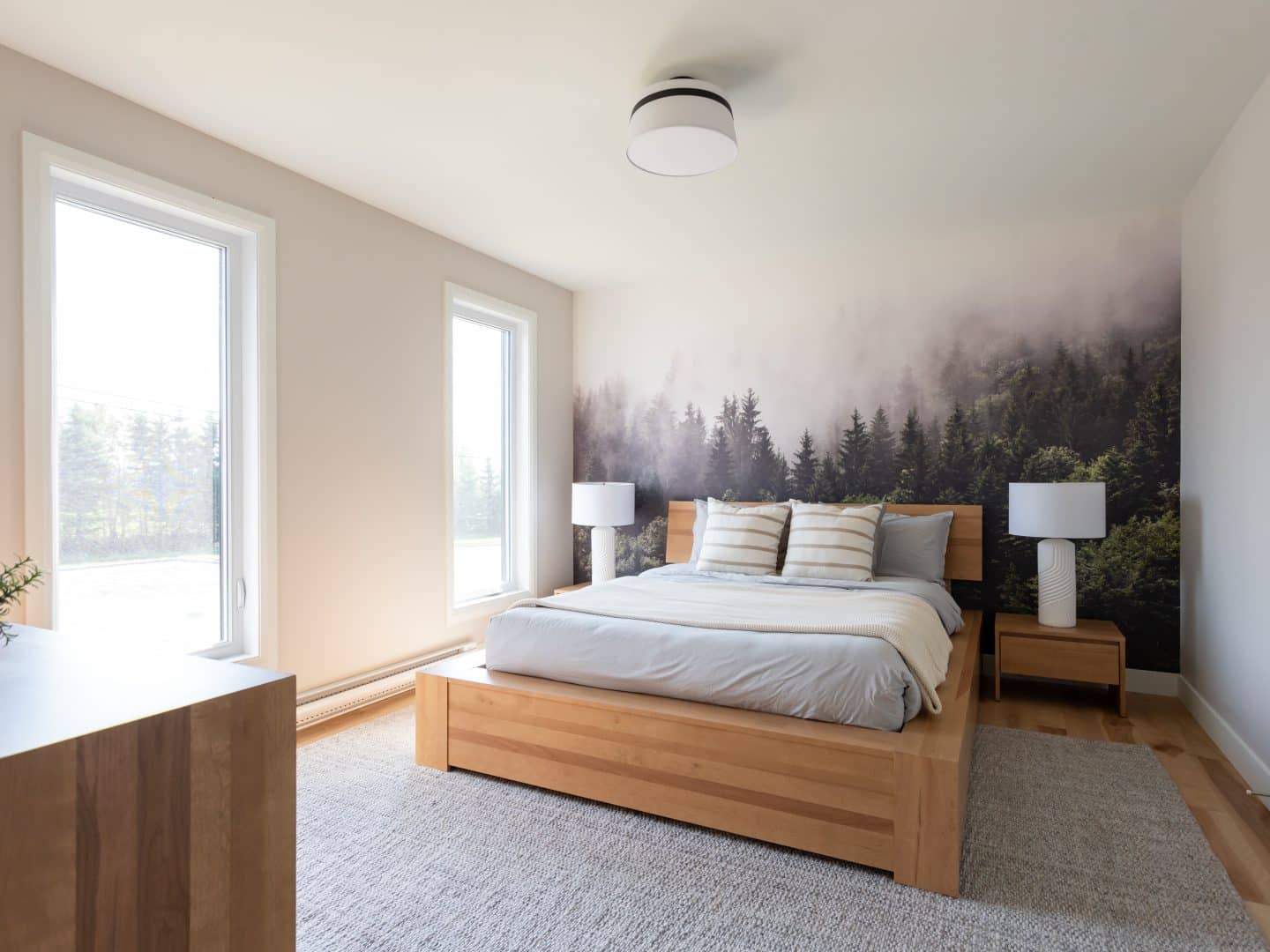 Une maison de plain-pied appelée Emile. Le premier étage est de style contemporain, vu de la chambre des maitres.