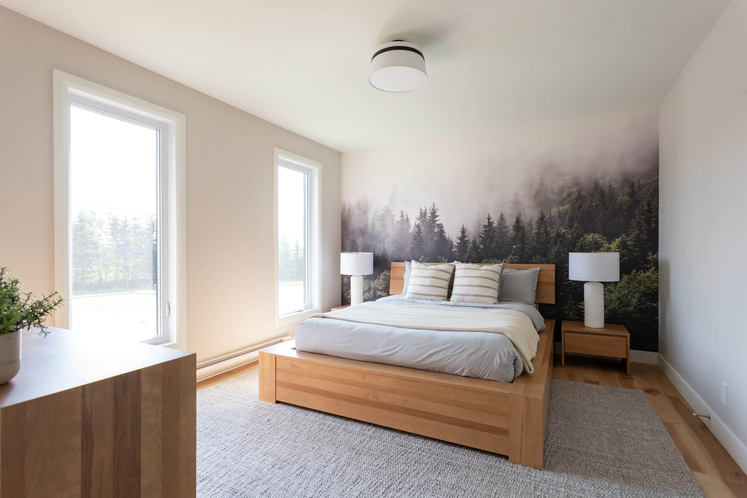 Une maison de plain-pied appelée Emile. Le premier étage est de style contemporain, vu de la chambre des maitres.