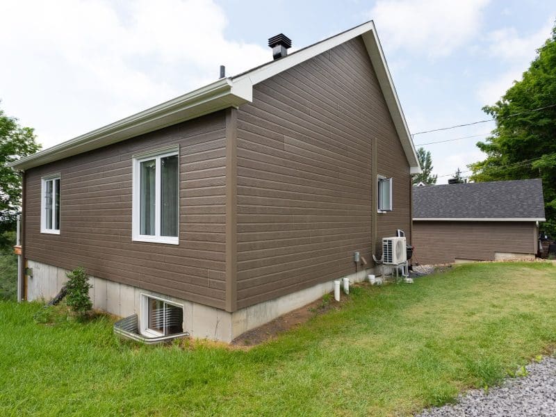 A realization of a chalet called Faucon. The second floor is classically styled from the outside.