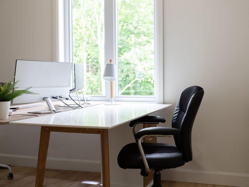 A realization of a house called Lata. The second floor is contemporary in style, as seen from the office.