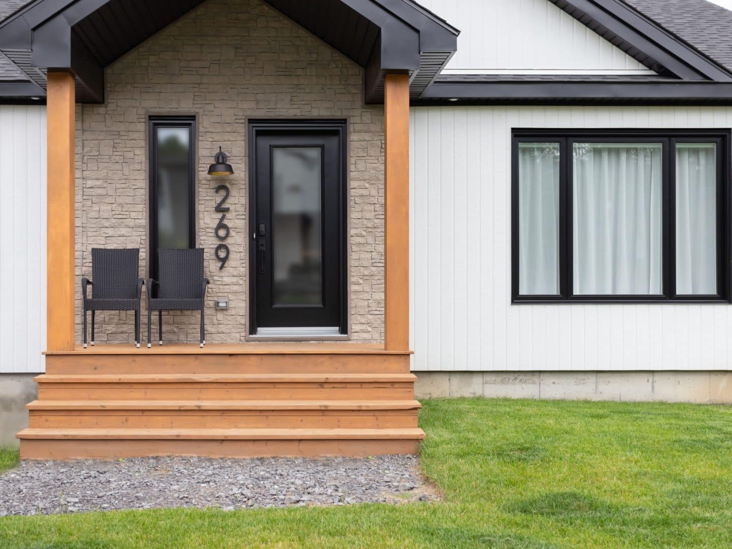 A realization of a house called Lata. The second floor is contemporary in style, seen from the outside.