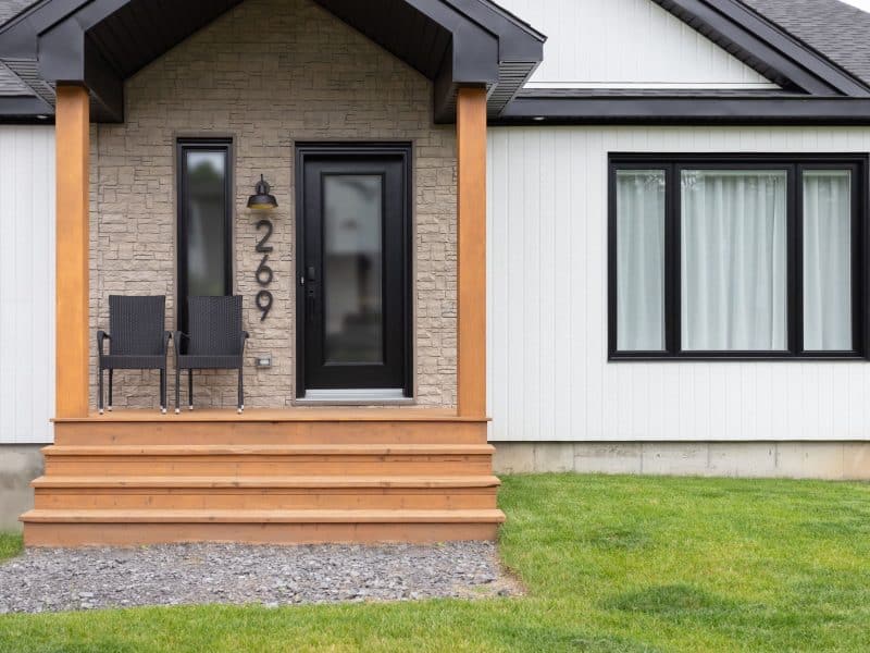 A realization of a house called Lata. The second floor is contemporary in style, seen from the outside.