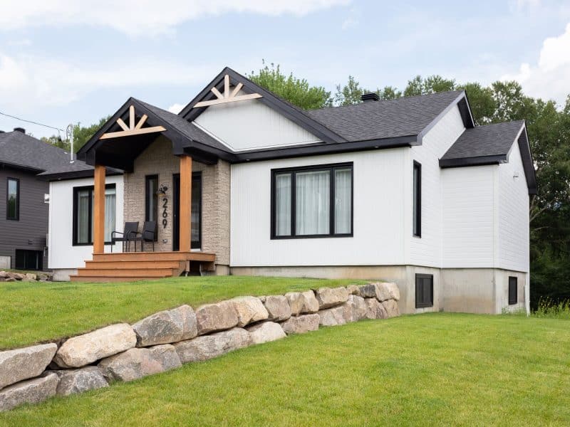 A realization of a house called Lata. The second floor is contemporary in style, seen from the outside.