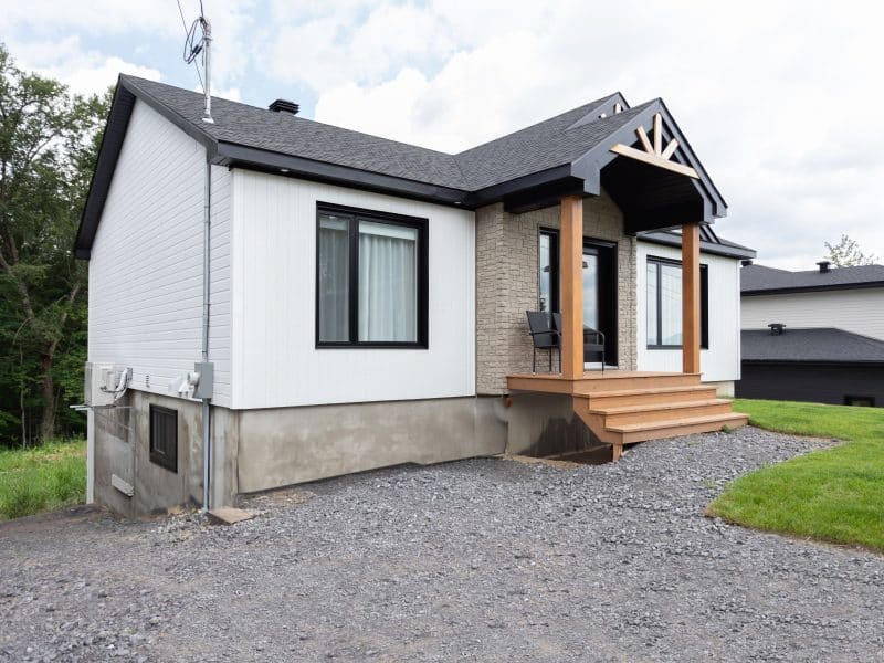 A realization of a house called Lata. The second floor is contemporary in style, seen from the outside.