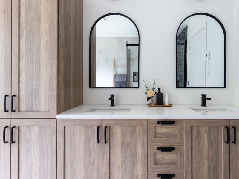 A realization of a house called Lata. The second floor is contemporary in style, as seen from the bathroom.