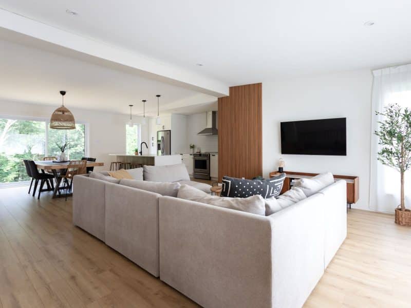 A realization of a house called Lata. The second floor is contemporary in style, as seen from the living room.