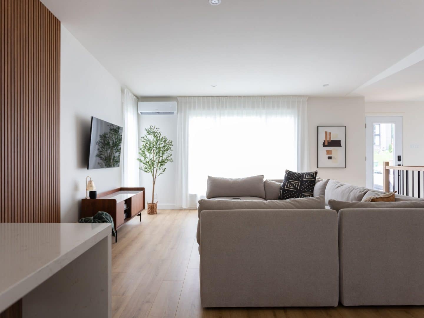 A realization of a house called Lata. The second floor is contemporary in style, as seen from the living room.