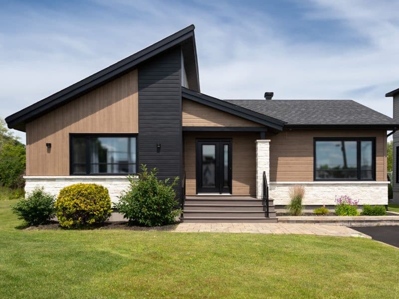 Tryka single-storey prefabricated house in contemporary style. Exterior front view.