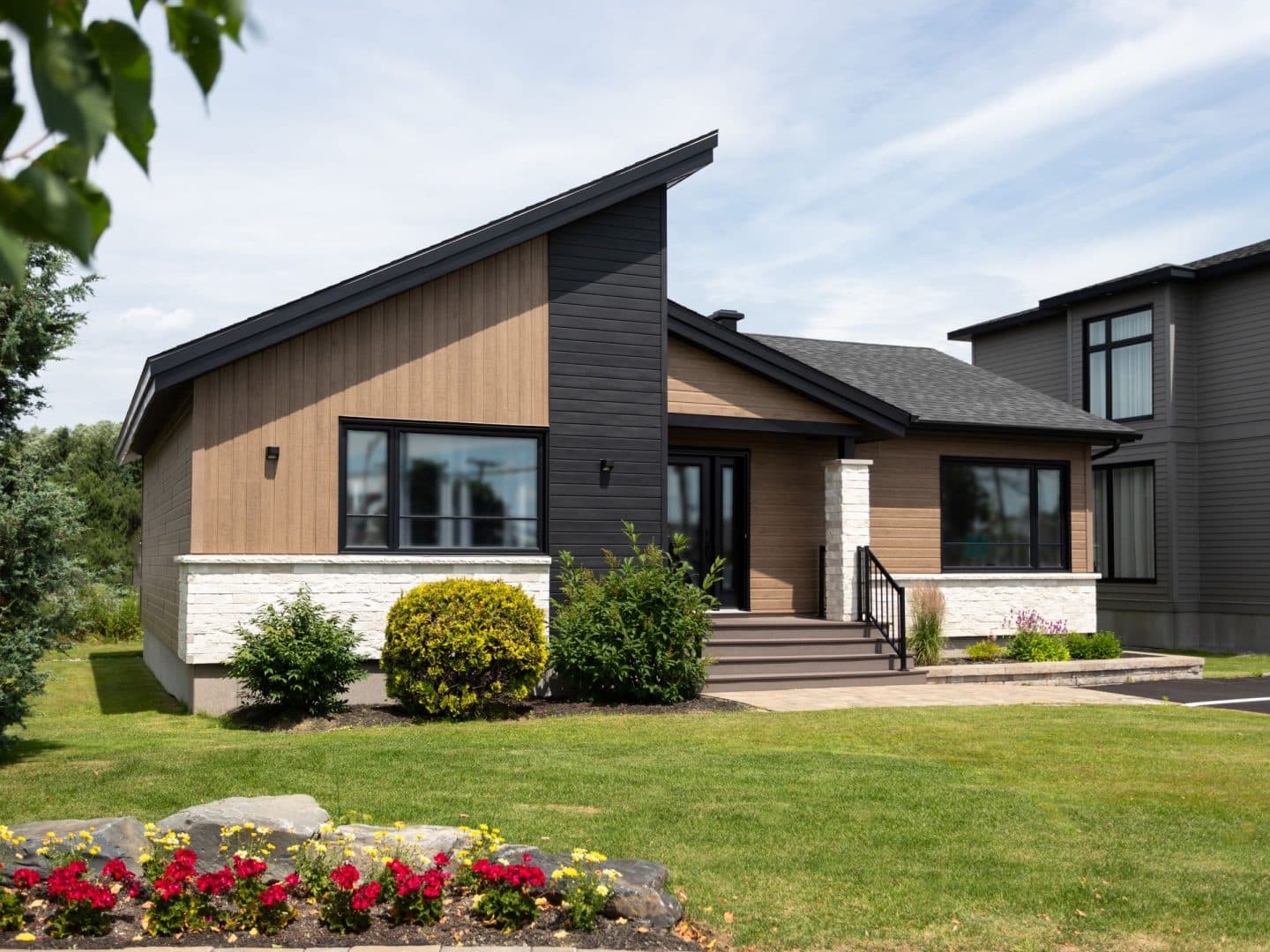 Tryka single-storey prefabricated house in contemporary style. Exterior front view.