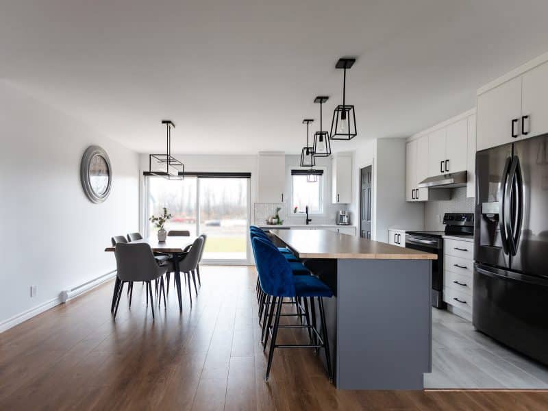 A realization of a house called Vanliga. The second floor is contemporary in style, as seen from the dining room.