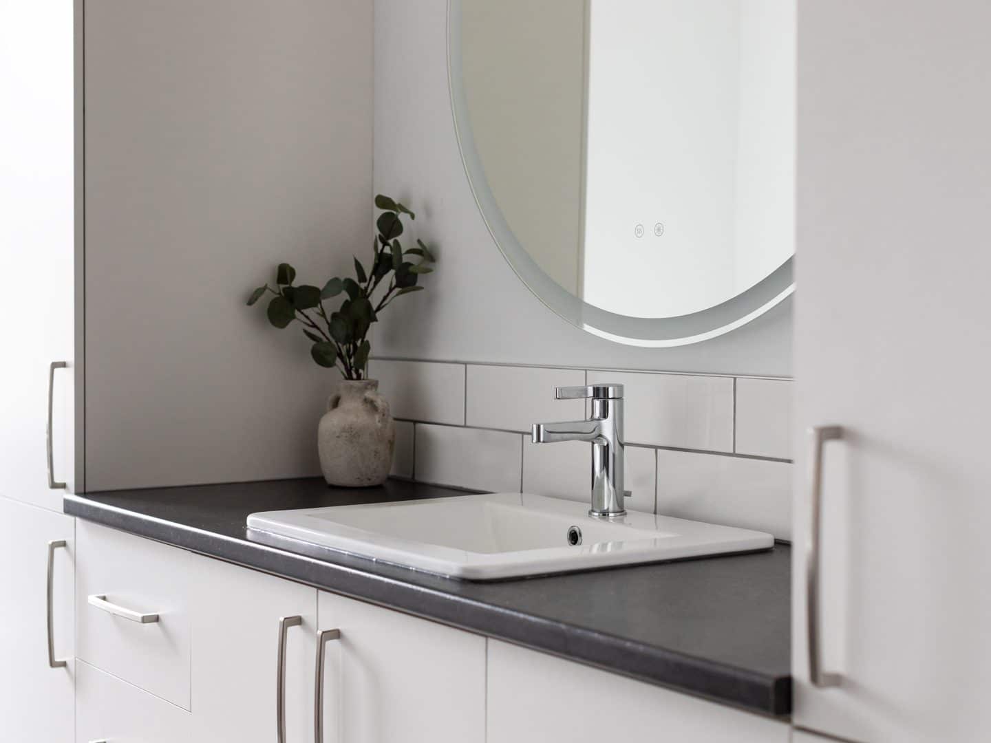 A realization of a house called Vanliga. The second floor is contemporary in style, as seen from the bathroom.
