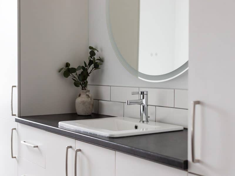 A realization of a house called Vanliga. The second floor is contemporary in style, as seen from the bathroom.