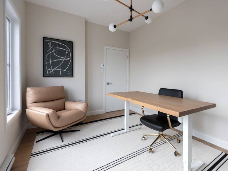 Modèle Edena, une maison usinée à deux étages au style farmhouse moderne et spacieuse. Vu du bureau.