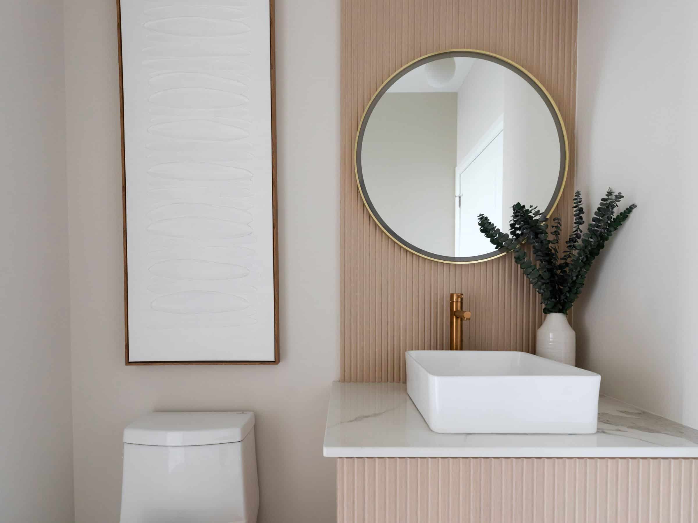 Modèle Edena, une maison usinée à deux étages au style farmhouse moderne et spacieuse. Vu de la salle de bain.