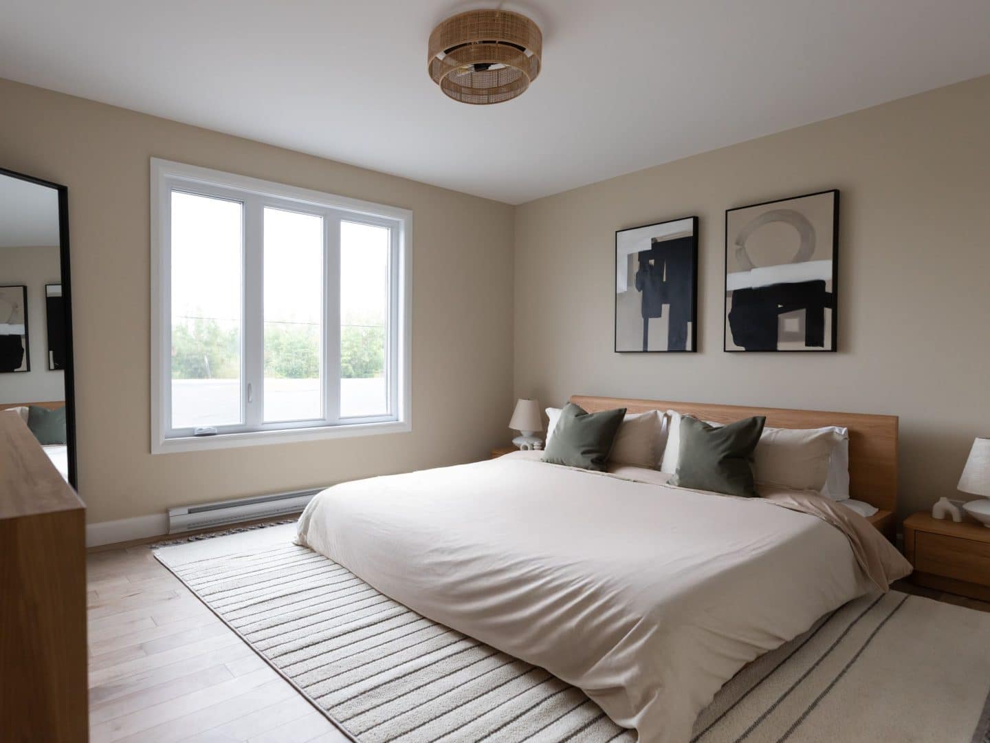 Maison modèle Turquoise vous accueille à Saint-Germain-de-Grantham. Une réalisation ProFab avec une vu de la chambre des maitres.
