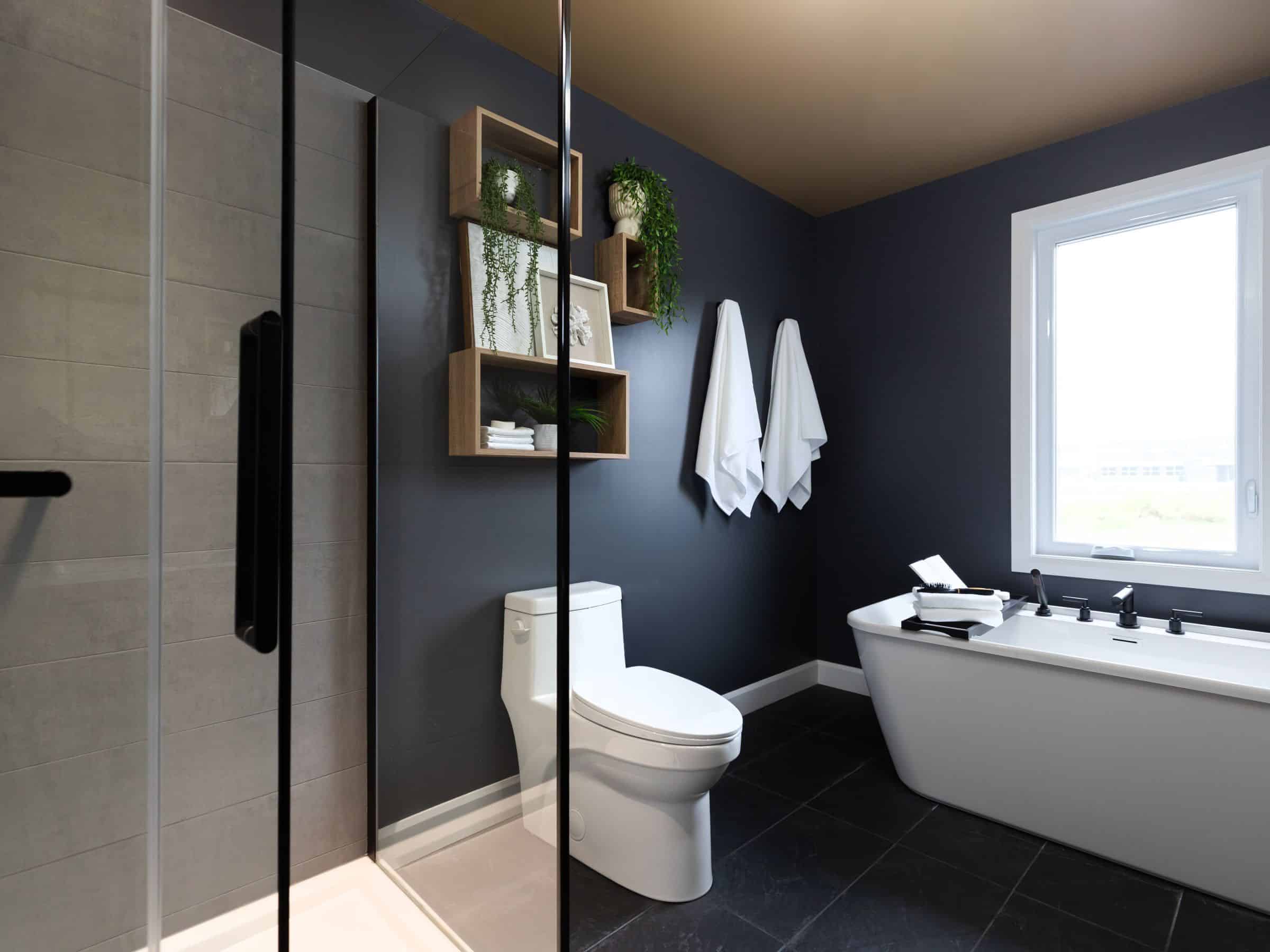 Maison modèle Turquoise vous accueille à Saint-Germain-de-Grantham. Une réalisation ProFab avec une vu de la salle de bain.