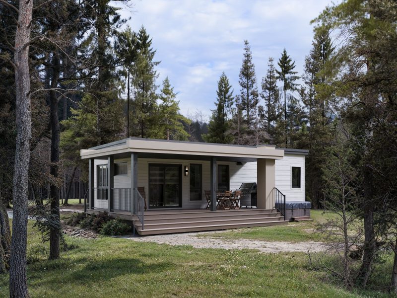Le modèle Hassel est un plain-pied micro habitation de style contemporain. Vue de l'extérieur arrière.