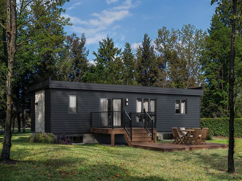 Le modèle Kaori est un plain-pied micro habitation de style contemporain. Vue de l'extérieur arriere.