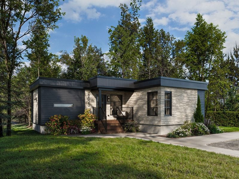 Le modèle Kaori est un plain-pied micro habitation de style contemporain. Vue de l'extérieur avant.