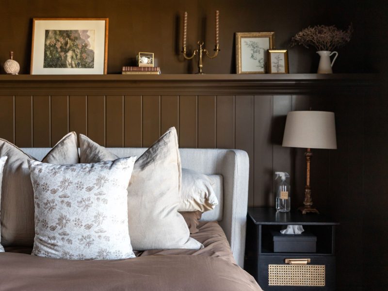 Une réalisation d'une maison préfabriquée appelée Mignonne. Cette réalisation client est de style plain-pied, vu de la chambre des maîtres.