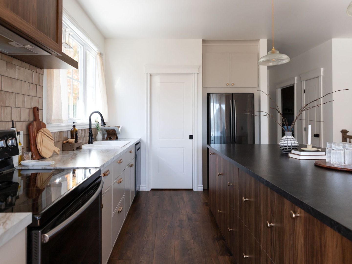 Une réalisation d'une maison préfabriquée appelée Mignonne. Cette réalisation client est de style plain-pied, vu de la cuisine