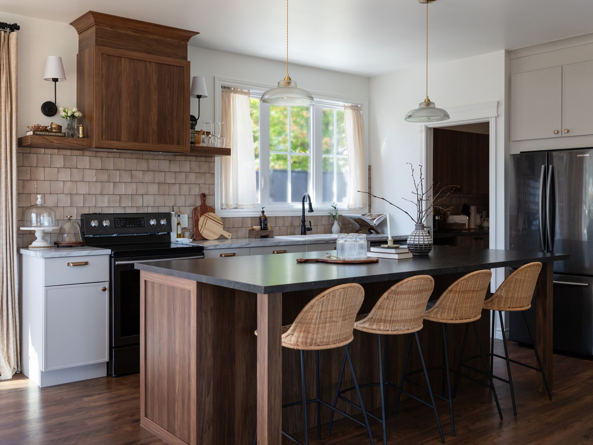 Une réalisation d'une maison préfabriquée appelée Mignonne. Cette réalisation client est de style plain-pied, vu de la cuisine