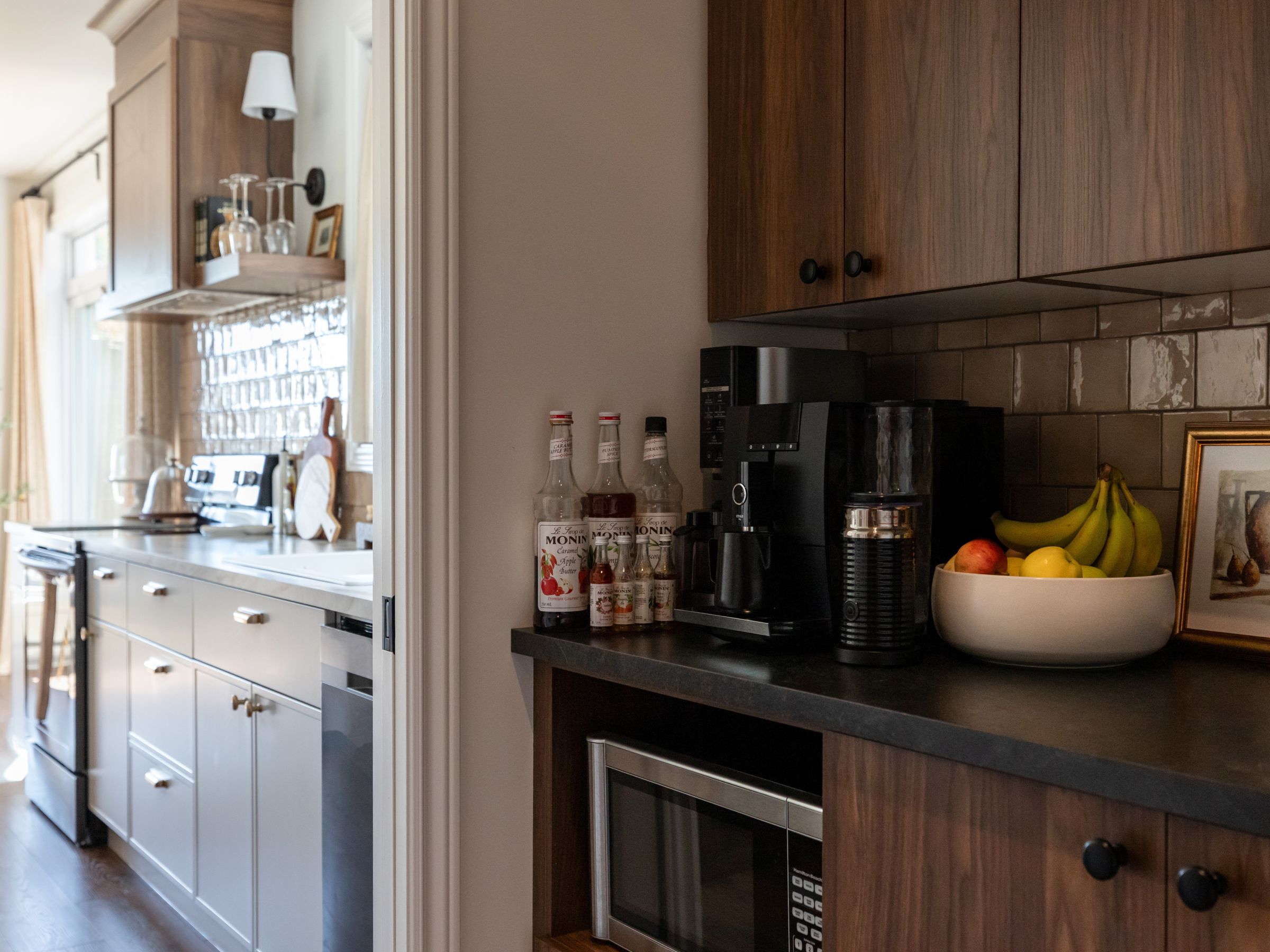 Une réalisation d'une maison préfabriquée appelée Mignonne. Cette réalisation client est de style plain-pied, vu de la cuisine