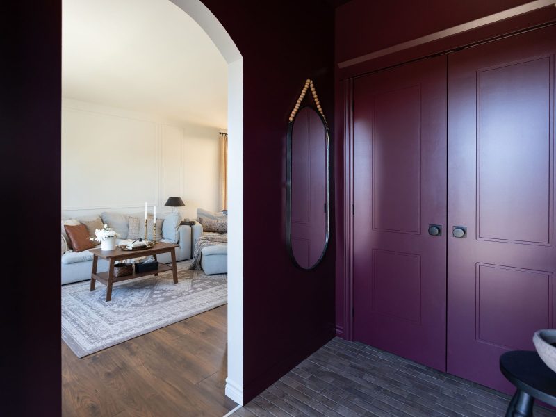 Une réalisation d'une maison préfabriquée appelée Mignonne. Cette réalisation client est de style plain-pied, vu de l'entrée