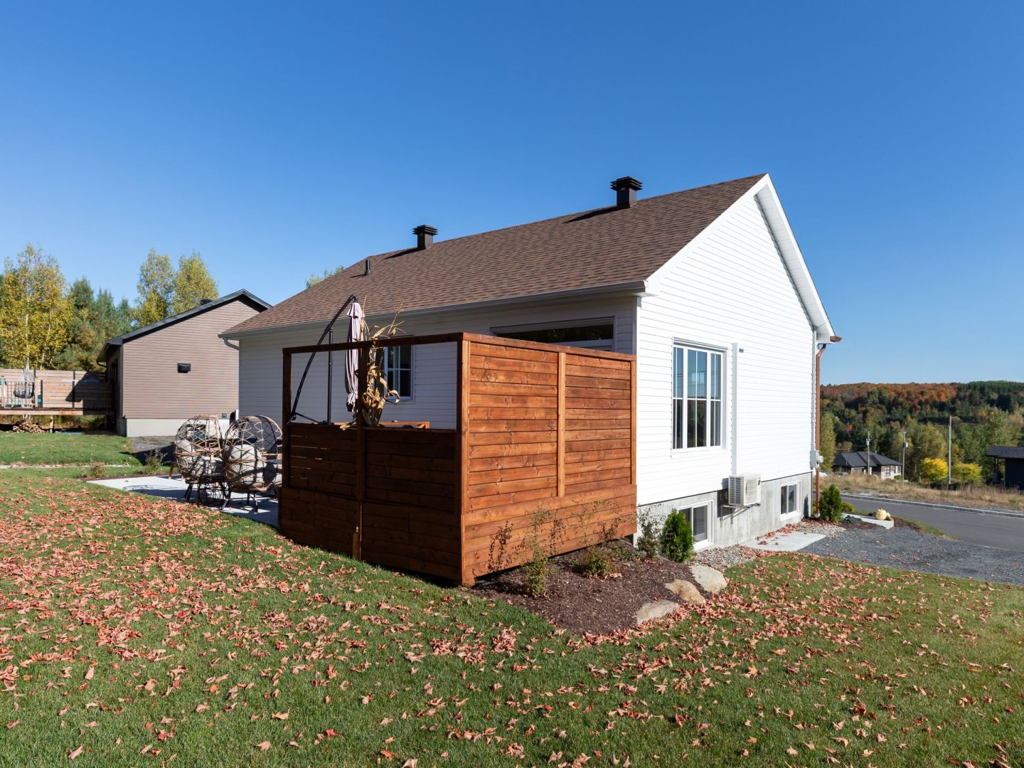 Une réalisation d'une maison préfabriquée appelée Mignonne. Cette réalisation client est de style plain-pied, vu de l'extérieur.