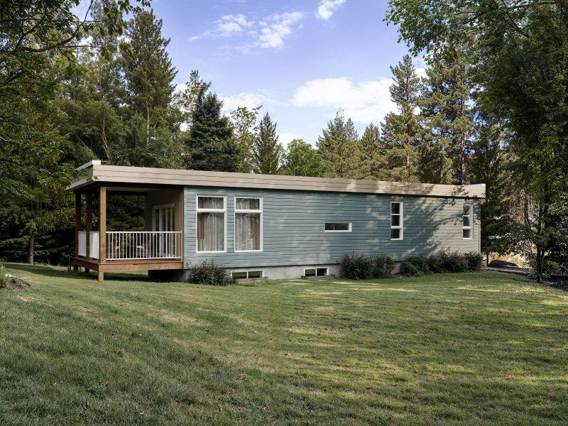 Le modèle Pigna est un plain-pied micro habitation de style contemporain. Vue de l'extérieur arrière.